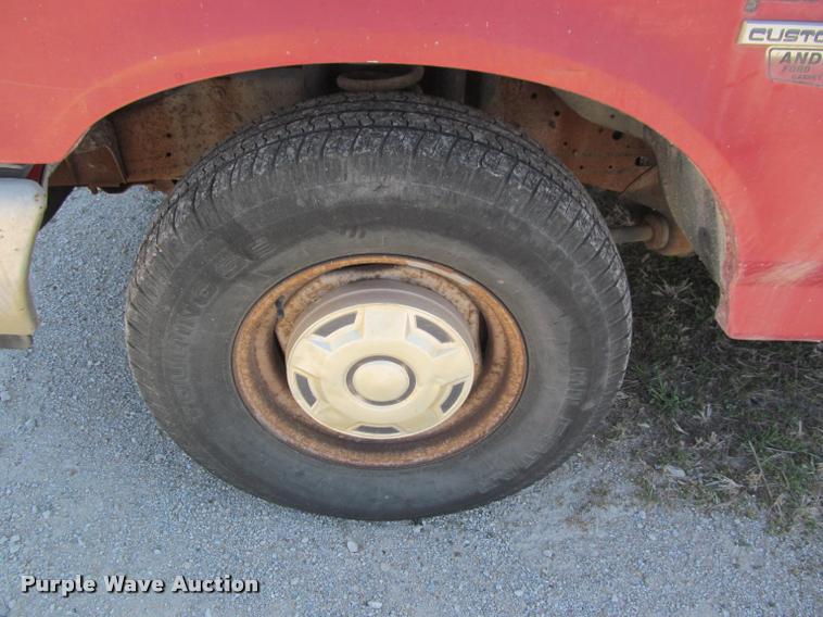 image for item J2603 1988 Ford F150 Custom pickup truck