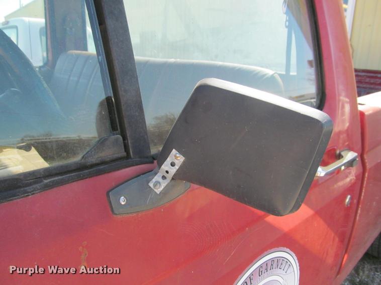 image for item J2603 1988 Ford F150 Custom pickup truck