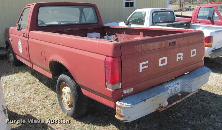 image for item J2604 1988 Ford F150 Custom pickup truck