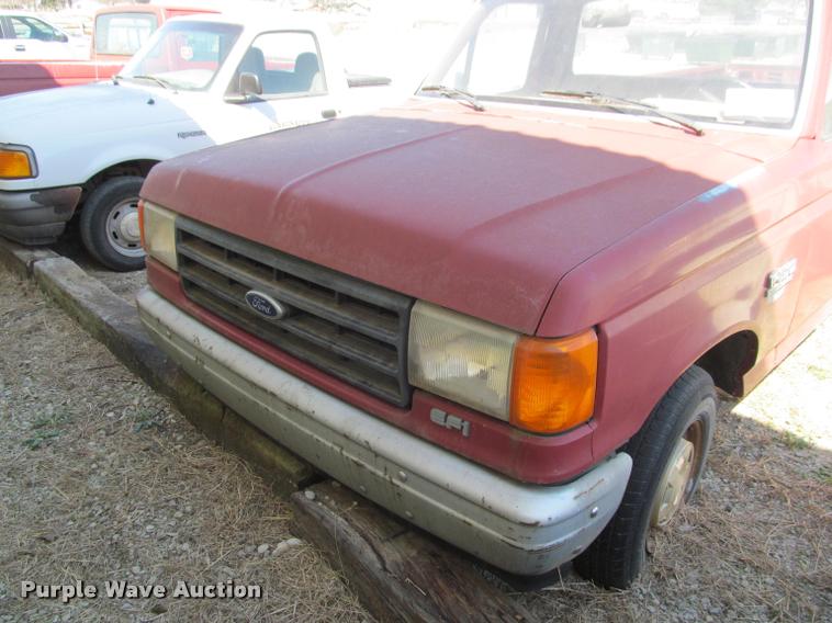 image for item J2604 1988 Ford F150 Custom pickup truck