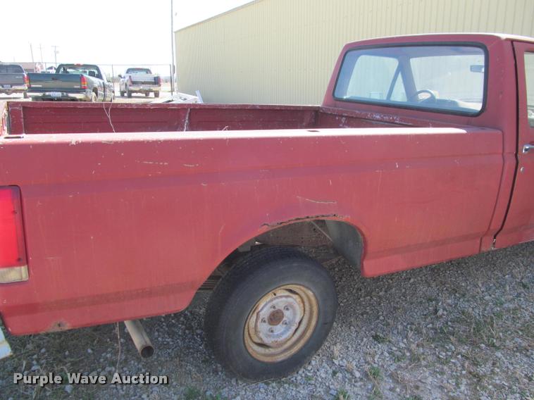 image for item J2604 1988 Ford F150 Custom pickup truck