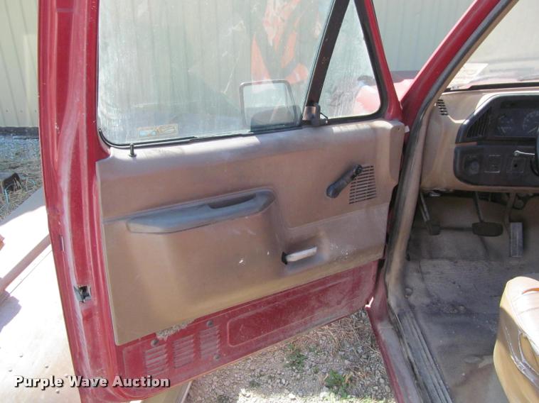 image for item J2604 1988 Ford F150 Custom pickup truck