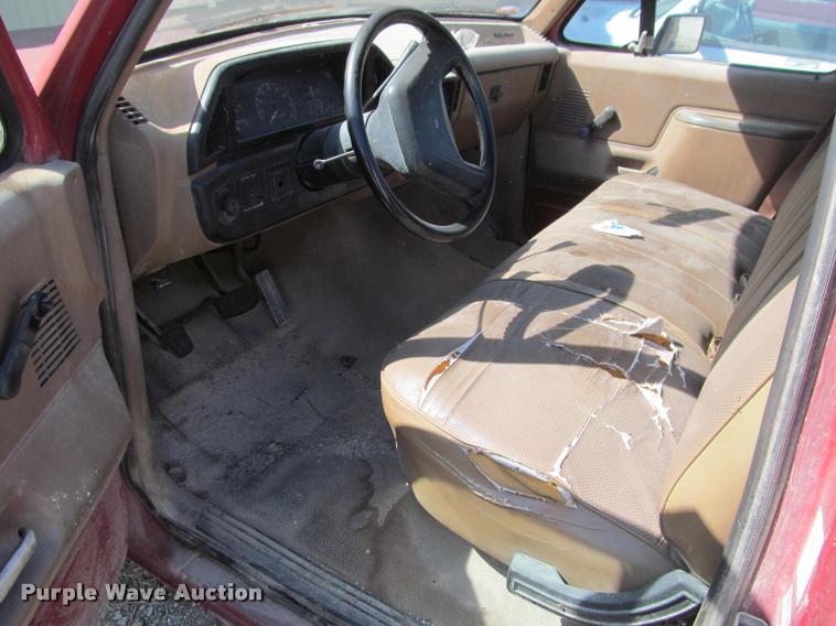 image for item J2604 1988 Ford F150 Custom pickup truck