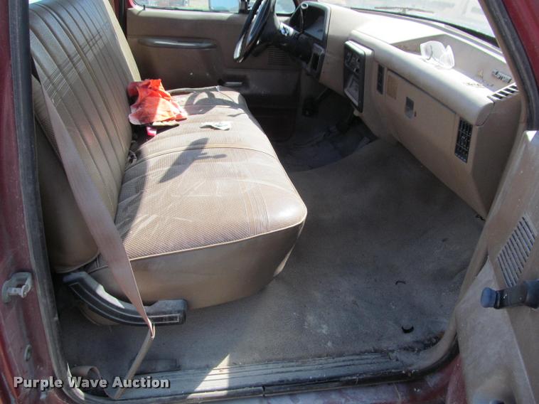 image for item J2604 1988 Ford F150 Custom pickup truck