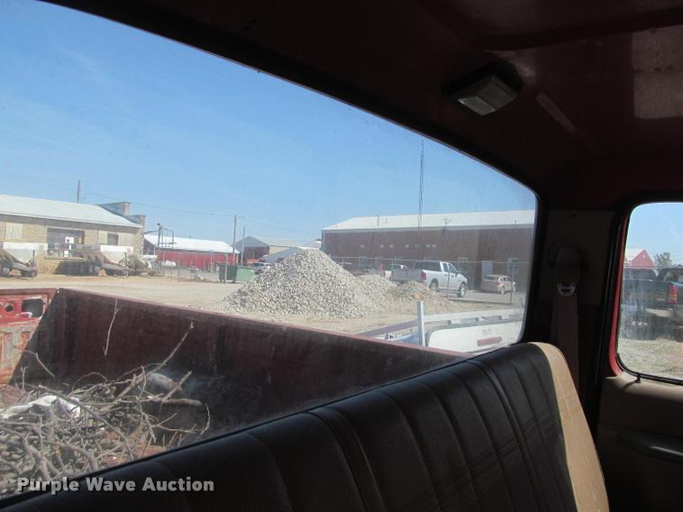 image for item J2604 1988 Ford F150 Custom pickup truck