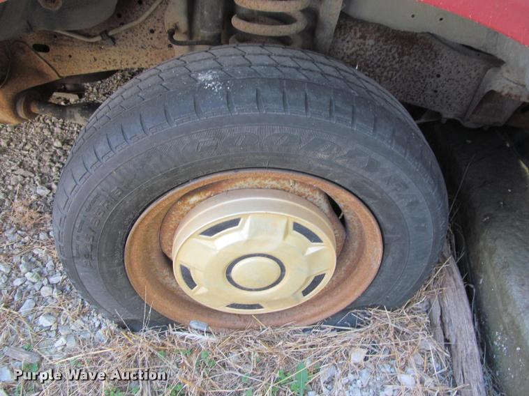 image for item J2604 1988 Ford F150 Custom pickup truck