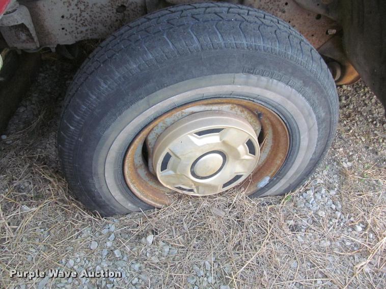 image for item J2604 1988 Ford F150 Custom pickup truck