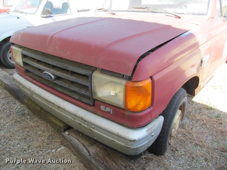 image for item J2604 1988 Ford F150 Custom pickup truck