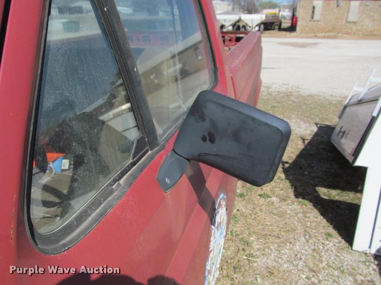 image for item J2604 1988 Ford F150 Custom pickup truck