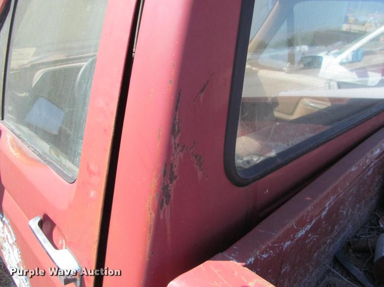 image for item J2604 1988 Ford F150 Custom pickup truck