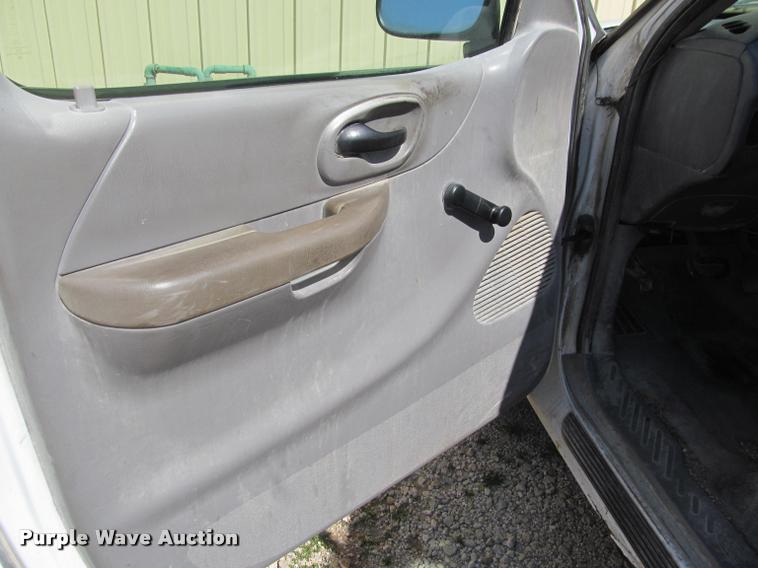 image for item J2605 1999 Ford F150 pickup truck