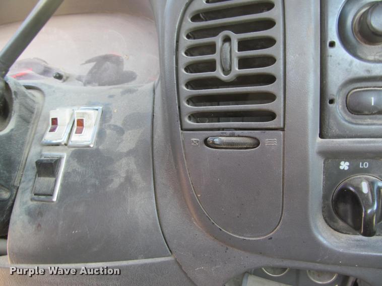 image for item J2605 1999 Ford F150 pickup truck