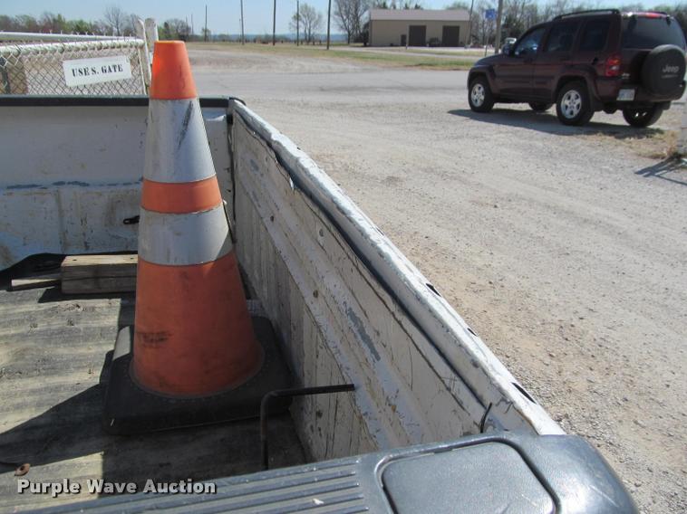 image for item J2605 1999 Ford F150 pickup truck