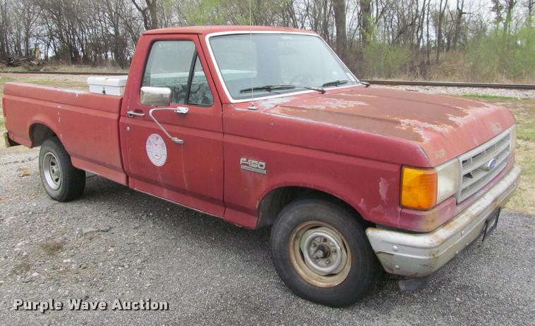 image for item J2608 1990 Ford F150 Custom pickup truck