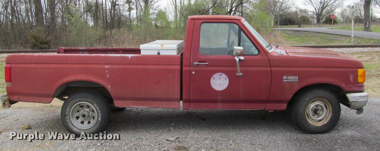 image for item J2608 1990 Ford F150 Custom pickup truck