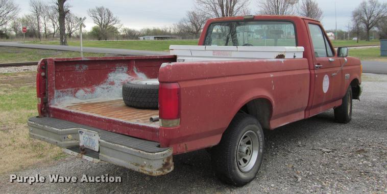 image for item J2608 1990 Ford F150 Custom pickup truck