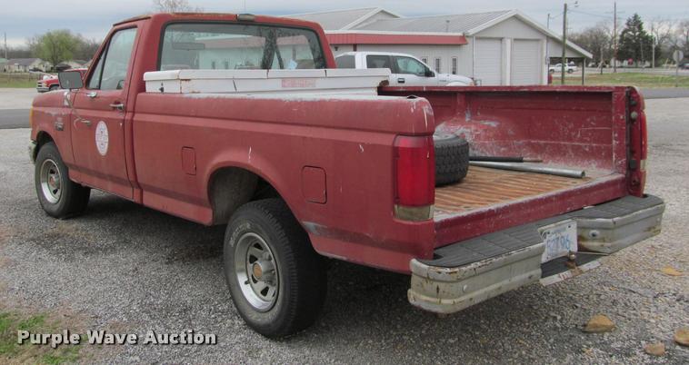 image for item J2608 1990 Ford F150 Custom pickup truck