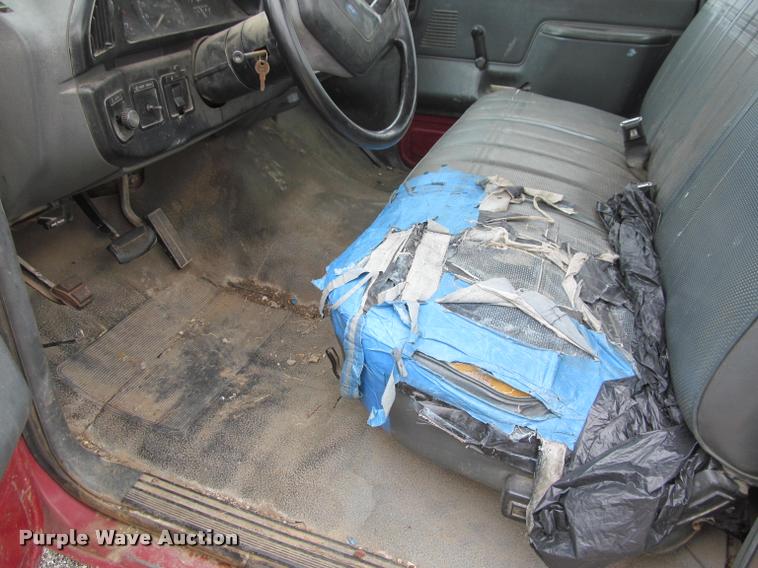 image for item J2608 1990 Ford F150 Custom pickup truck