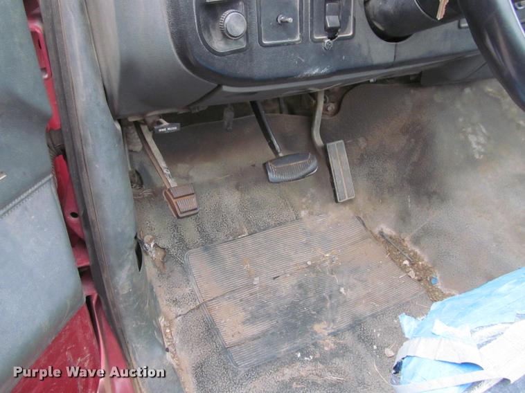 image for item J2608 1990 Ford F150 Custom pickup truck