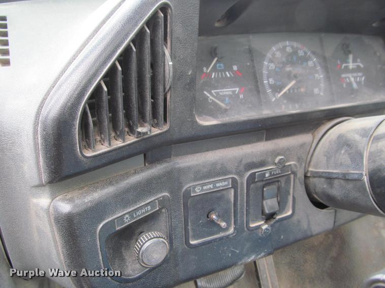 image for item J2608 1990 Ford F150 Custom pickup truck