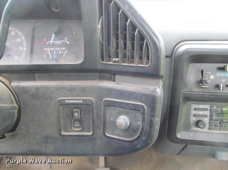 image for item J2608 1990 Ford F150 Custom pickup truck