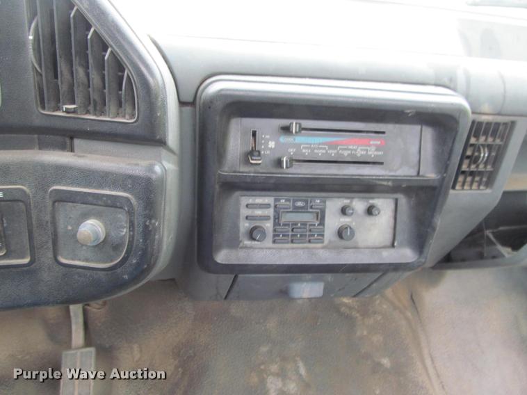 image for item J2608 1990 Ford F150 Custom pickup truck