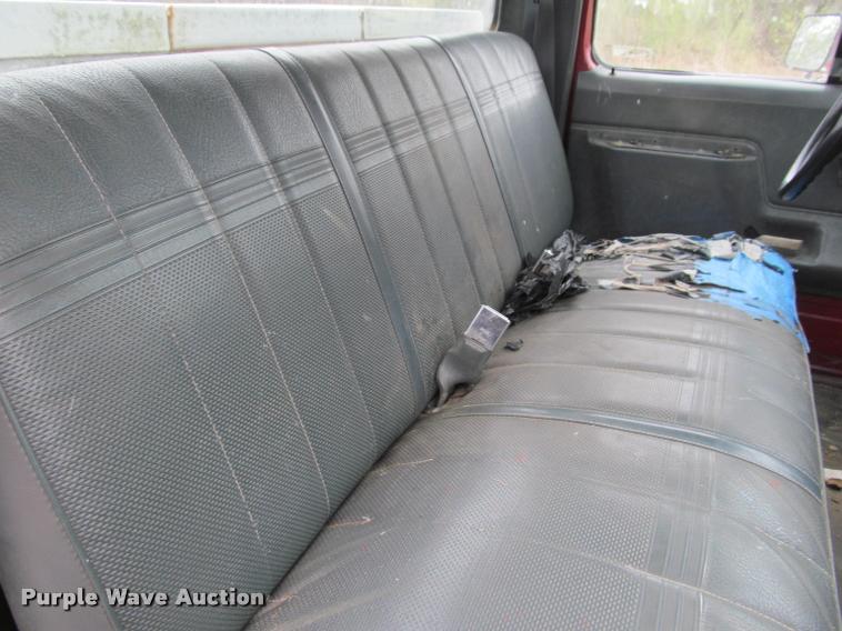 image for item J2608 1990 Ford F150 Custom pickup truck