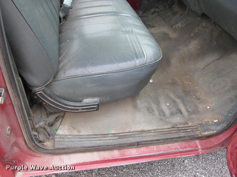 image for item J2608 1990 Ford F150 Custom pickup truck