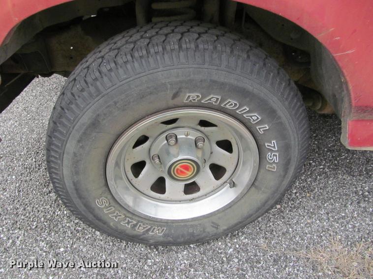 image for item J2608 1990 Ford F150 Custom pickup truck