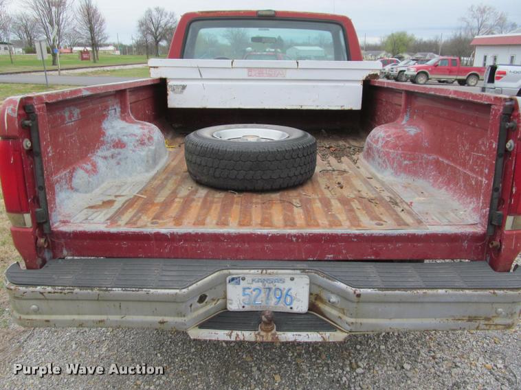 image for item J2608 1990 Ford F150 Custom pickup truck