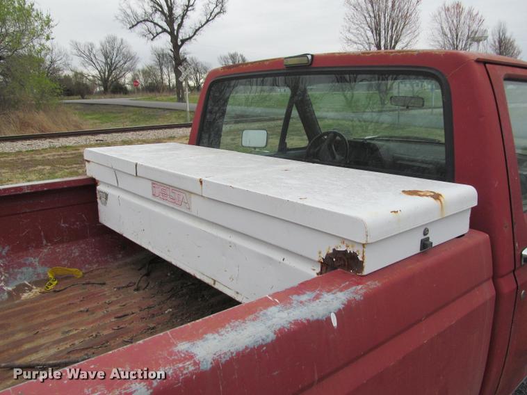 image for item J2608 1990 Ford F150 Custom pickup truck