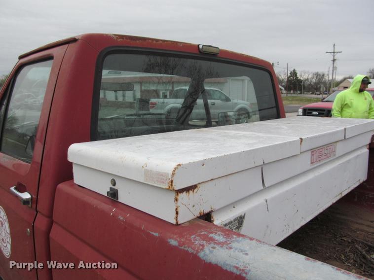 image for item J2608 1990 Ford F150 Custom pickup truck