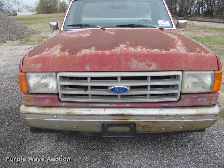 image for item J2608 1990 Ford F150 Custom pickup truck