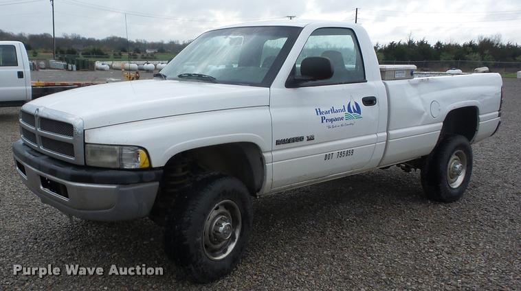 image for item J8650 2001 Dodge Ram 2500 pickup truck