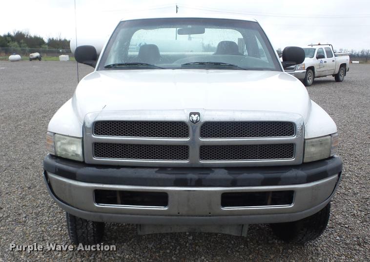 image for item J8650 2001 Dodge Ram 2500 pickup truck