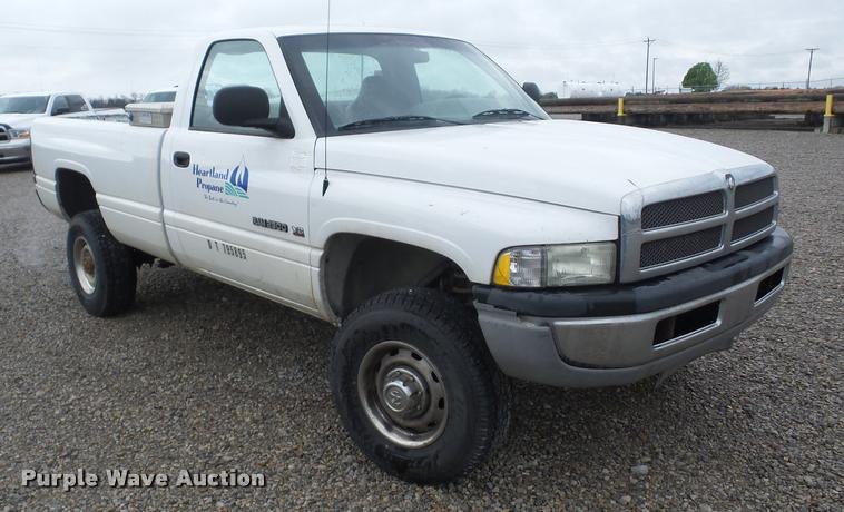 image for item J8650 2001 Dodge Ram 2500 pickup truck