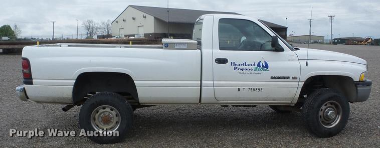 image for item J8650 2001 Dodge Ram 2500 pickup truck