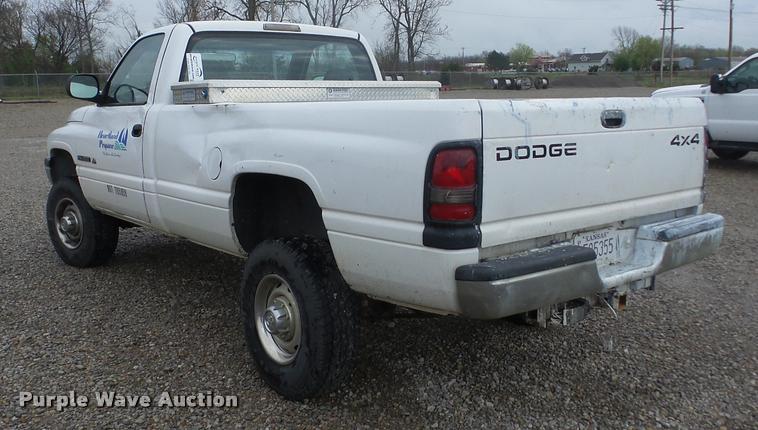 image for item J8650 2001 Dodge Ram 2500 pickup truck