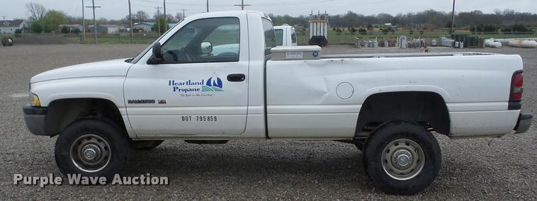image for item J8650 2001 Dodge Ram 2500 pickup truck
