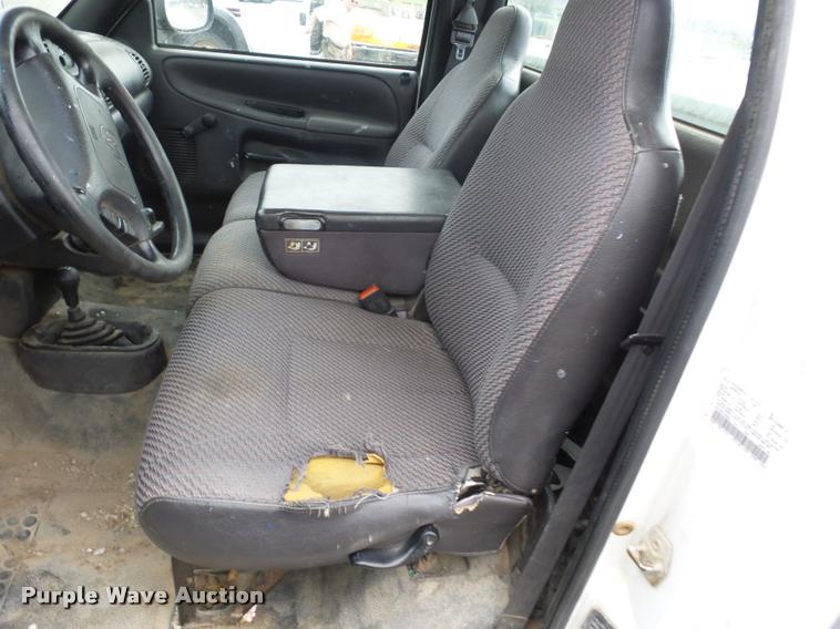 image for item J8650 2001 Dodge Ram 2500 pickup truck