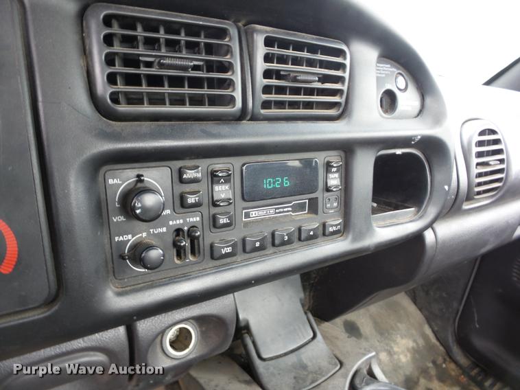 image for item J8650 2001 Dodge Ram 2500 pickup truck