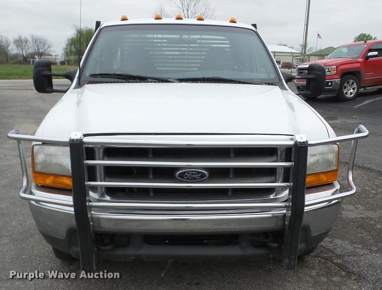 image for item J8655 2000 Ford F350 Super Duty SuperCab flatbed pickup truck