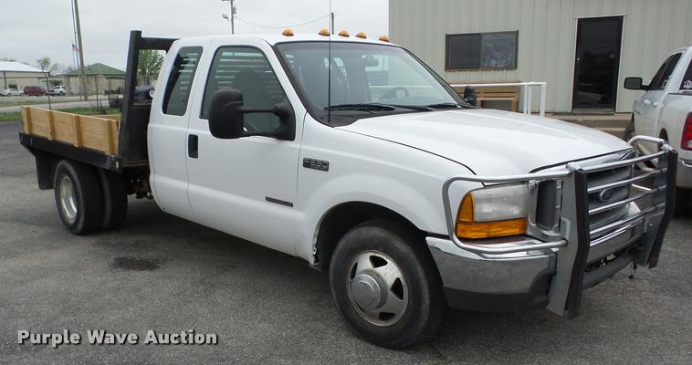 image for item J8655 2000 Ford F350 Super Duty SuperCab flatbed pickup truck