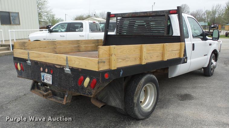 image for item J8655 2000 Ford F350 Super Duty SuperCab flatbed pickup truck