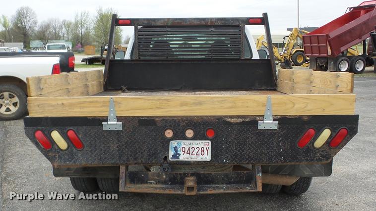 image for item J8655 2000 Ford F350 Super Duty SuperCab flatbed pickup truck