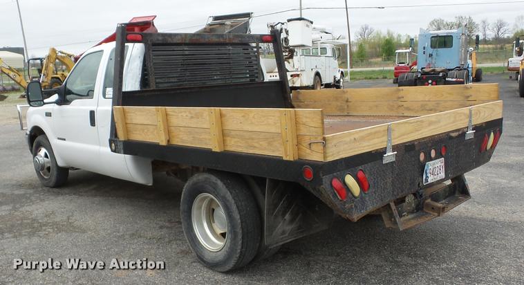 image for item J8655 2000 Ford F350 Super Duty SuperCab flatbed pickup truck