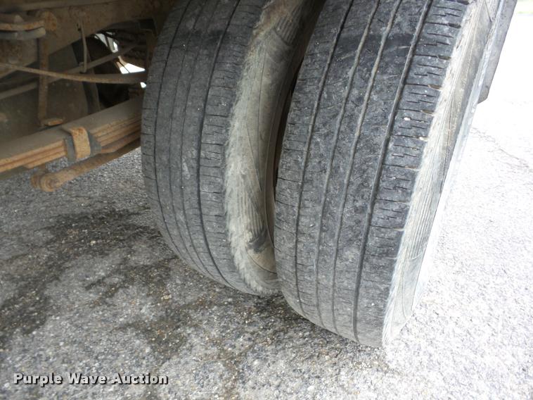 image for item J8655 2000 Ford F350 Super Duty SuperCab flatbed pickup truck