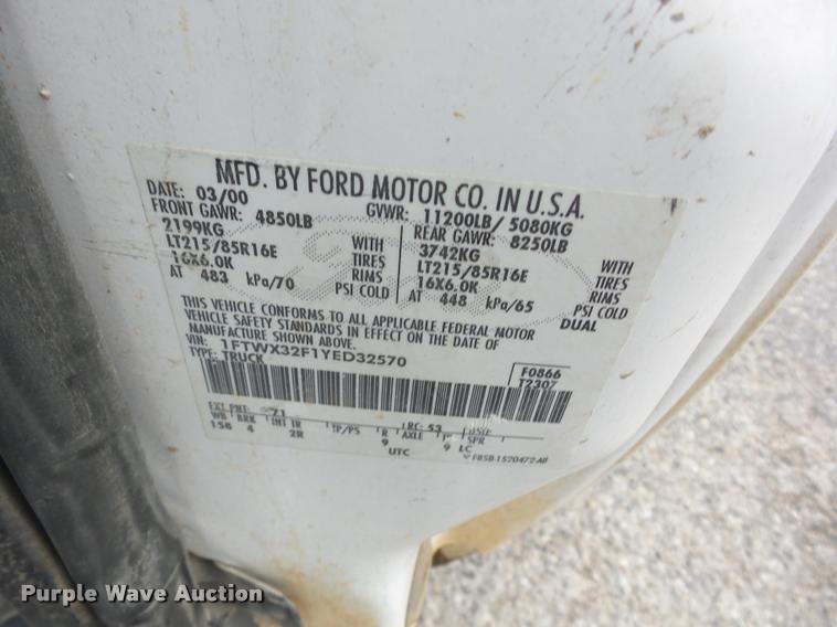 image for item J8655 2000 Ford F350 Super Duty SuperCab flatbed pickup truck