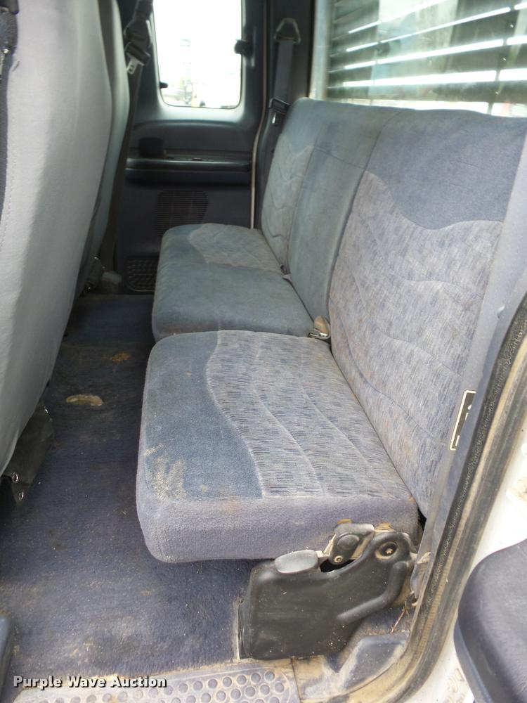 image for item J8655 2000 Ford F350 Super Duty SuperCab flatbed pickup truck