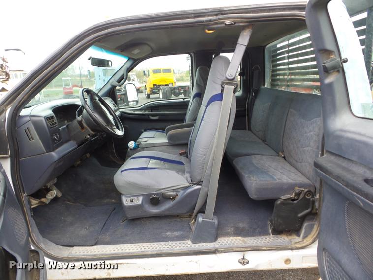 image for item J8655 2000 Ford F350 Super Duty SuperCab flatbed pickup truck